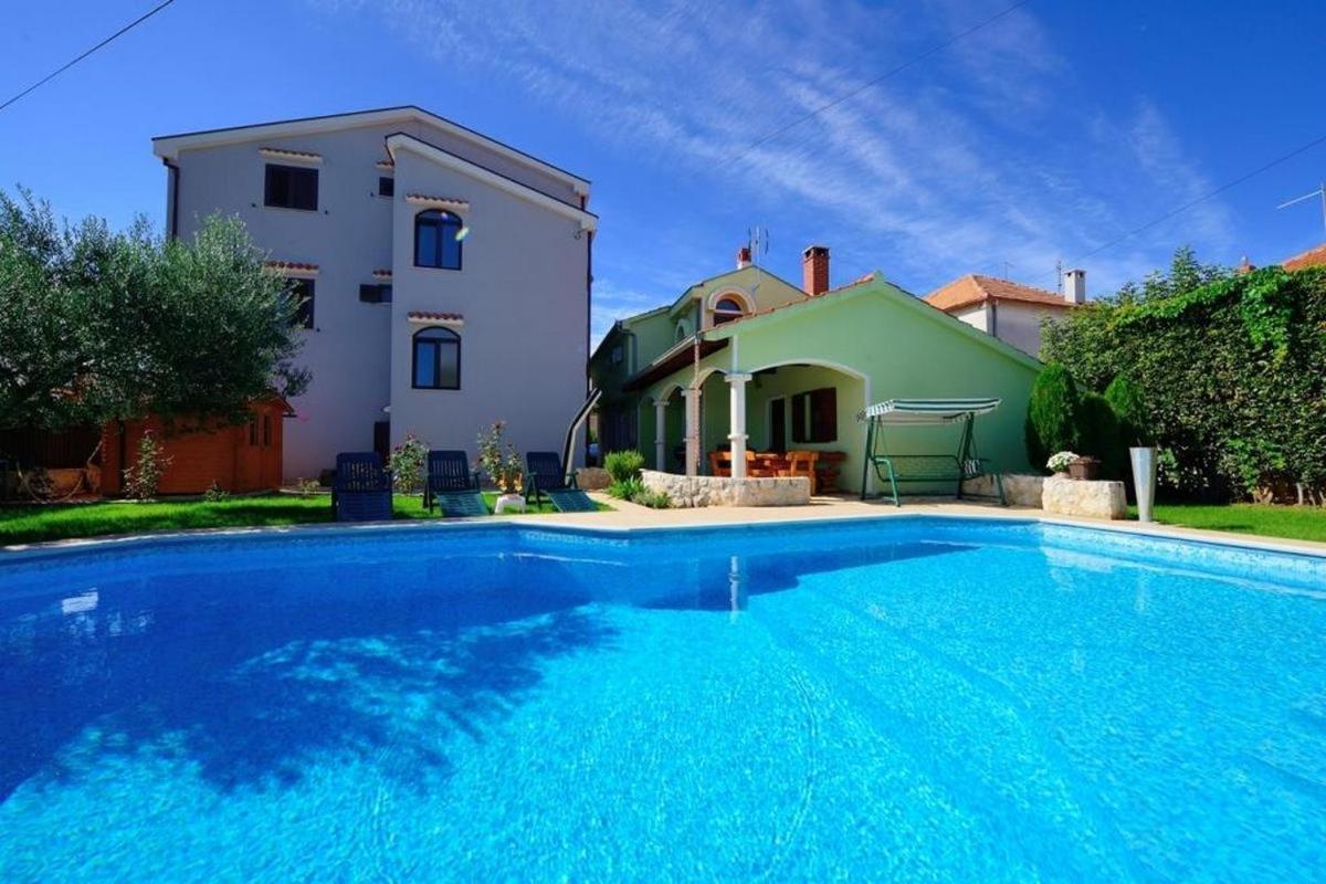 Apartamento Family Friendly With A Swimming Pool - 16336 Zadar